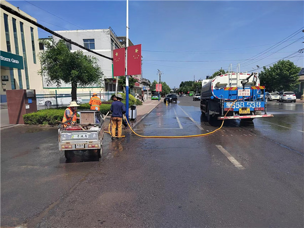 尊龙凯时人生就博济南市莱芜区方下街道环卫：深化日常清洁 加强道路保洁(图1)