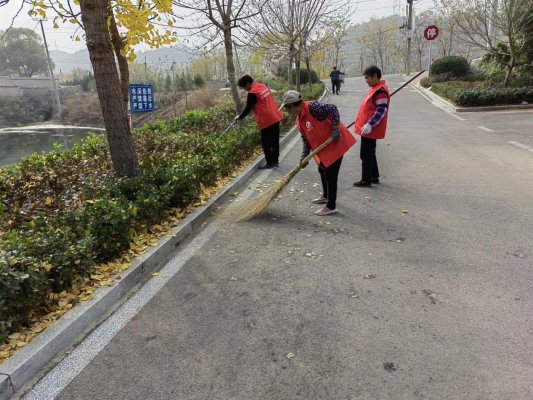 尊龙凯时济南市莱芜区和庄镇：加强精细保洁 提高冬季道路保洁质量(图1)