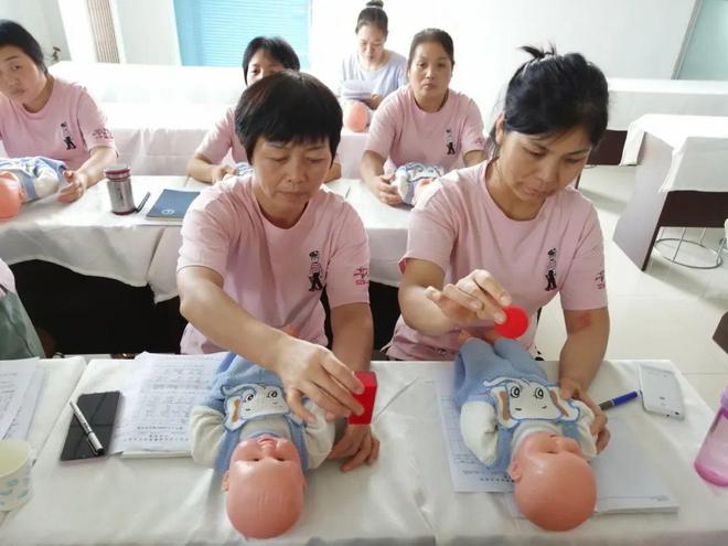 尊龙凯时人生就博西安燕子月嫂高学历育婴师为宝宝打造智慧启蒙之旅(图2)