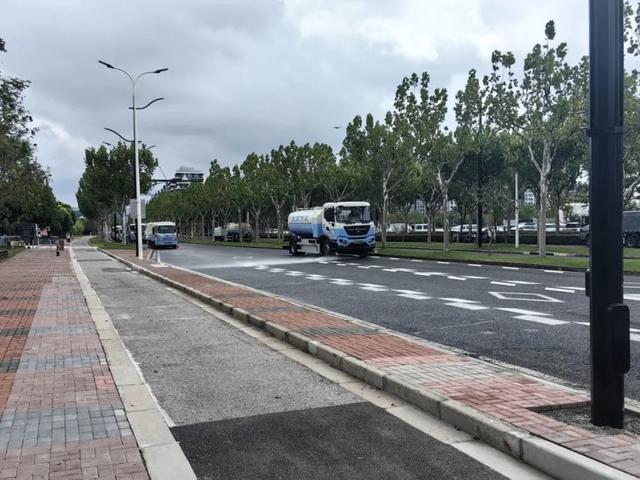 尊龙凯时人生就博上海市道路保洁人防洗消现场演练在浦东举行(图3)